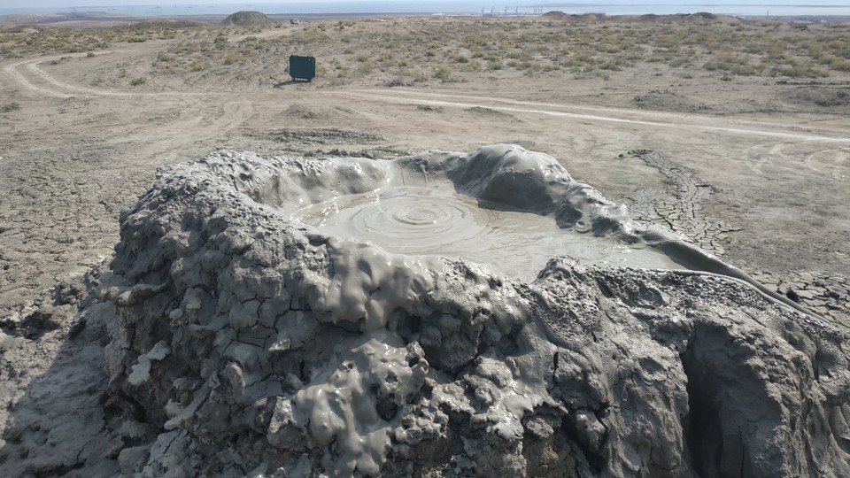 진흙 화산: 관광객을 놀라게 하는 희귀 지질 현상의 매력과 비밀