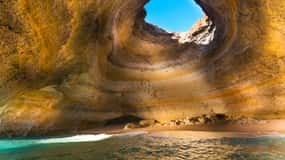 해식 동굴이 형성되는 방법: 자연의 신비로운 조각 과정