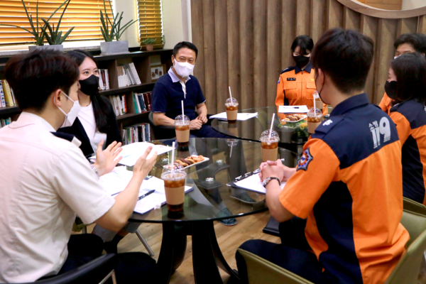 MZ세대 직원과 소통하는 법: 리버스 멘토링